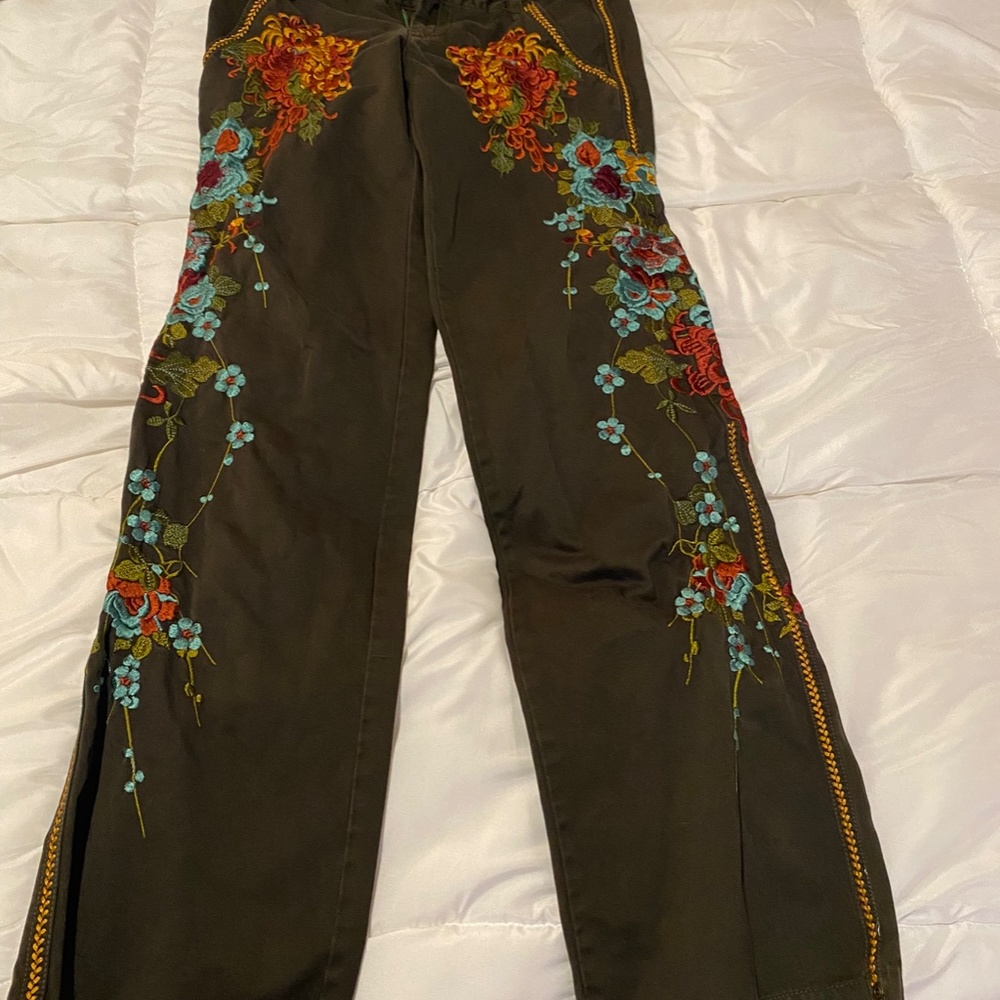 Design printed pants - Picture 4 of 4